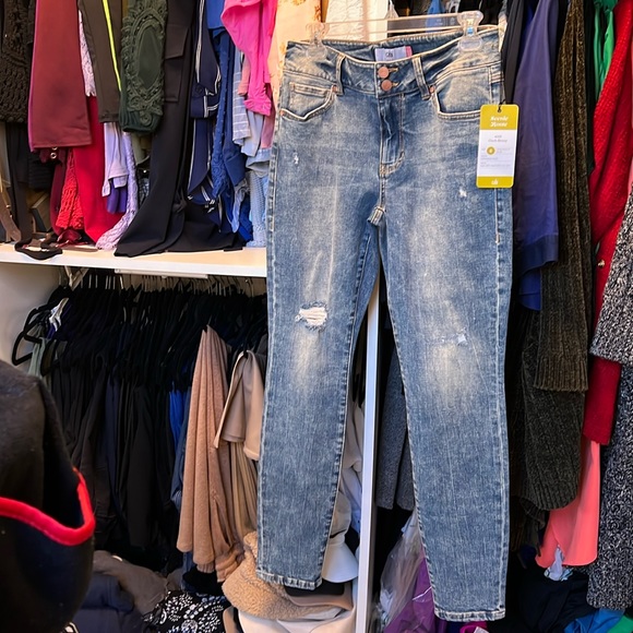 CAbi Denim - Cabi: Super super cute size 6 skinny jeans